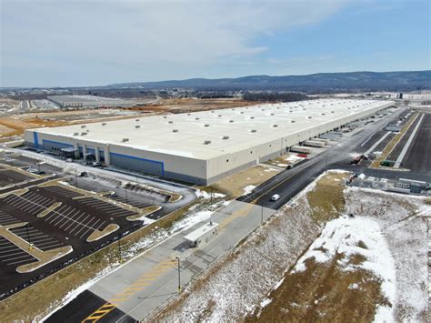 distribution center jobs near me.